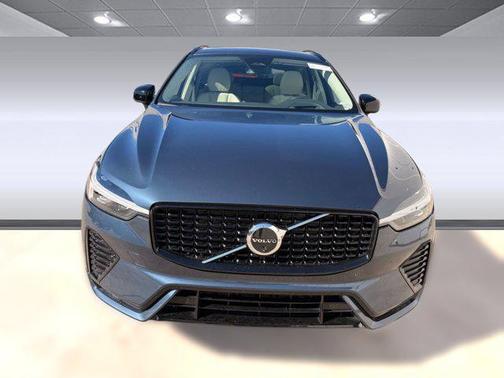2024 Volvo XC60 B5 Ultimate Dark Theme