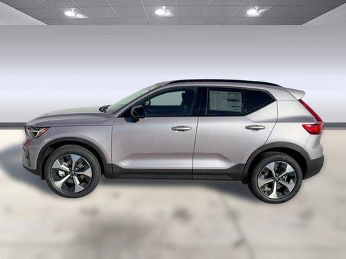 2026 Volvo XC40 Plus, B5 AWD Gas (mild hybrid), Dark