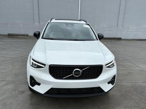2026 Volvo XC40 B4 Plus