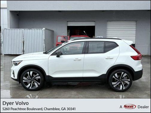 2026 Volvo XC40 B4 Plus