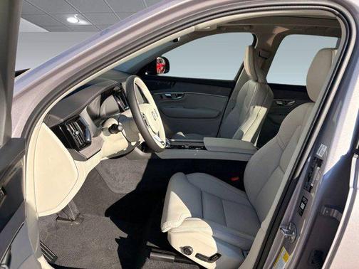 2026 Volvo XC90 B6 Ultra Dark Theme 6-Seater