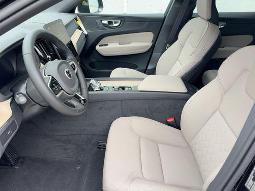 2026 Volvo XC60 B5 Core