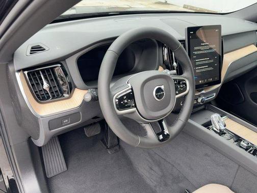 2026 Volvo XC60 B5 Core
