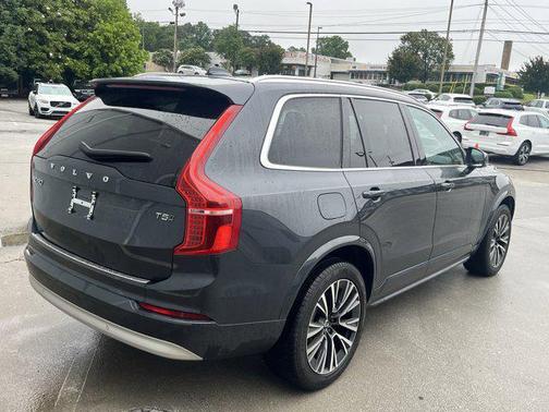 2022 Volvo XC90 T5 Momentum