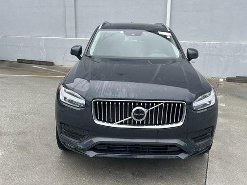 2022 Volvo XC90 T5 Momentum