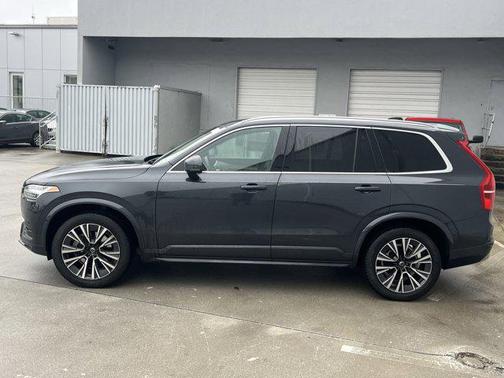2022 Volvo XC90 T5 Momentum