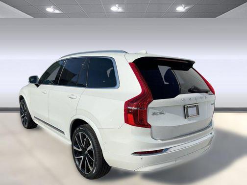 2024 Volvo XC90 B5 Plus Bright Theme