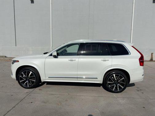 2024 Volvo XC90 B5 Plus Bright Theme