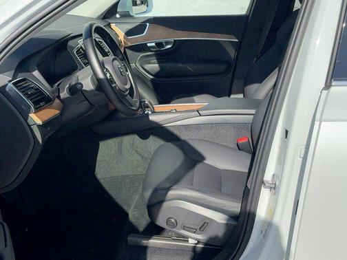 2024 Volvo XC90 B5 Plus Bright Theme