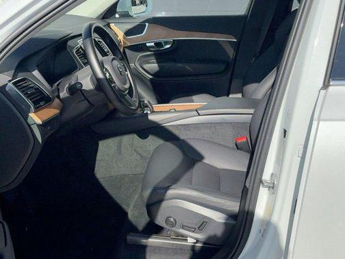 2024 Volvo XC90 B5 Plus Bright Theme