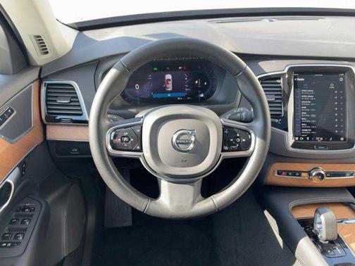 2024 Volvo XC90 B5 Plus Bright Theme