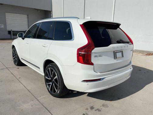 2024 Volvo XC90 B5 Plus Bright Theme