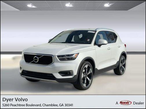 2021 Volvo XC40 T5 Momentum