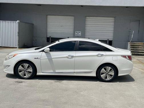 2013 Hyundai SONATA Hybrid Limited