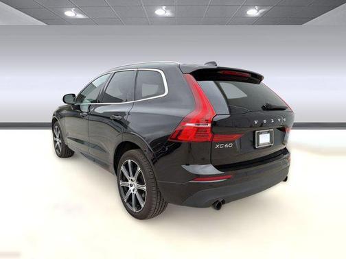 Onyx Black Metallic 2020 Volvo XC60 T5 Momentum