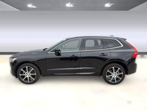Onyx Black Metallic 2020 Volvo XC60 T5 Momentum