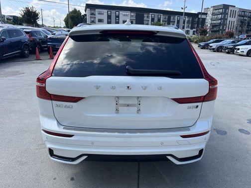 2024 Volvo XC60 B5 Plus Dark Theme