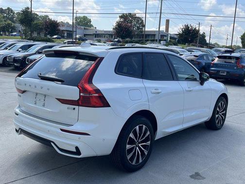2024 Volvo XC60 B5 Plus Dark Theme