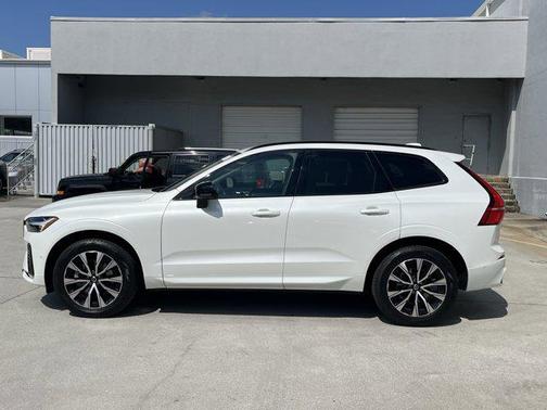 2024 Volvo XC60 B5 Plus Dark Theme