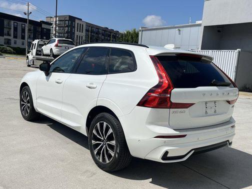 2024 Volvo XC60 B5 Plus Dark Theme