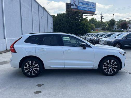 2024 Volvo XC60 B5 Plus Dark Theme