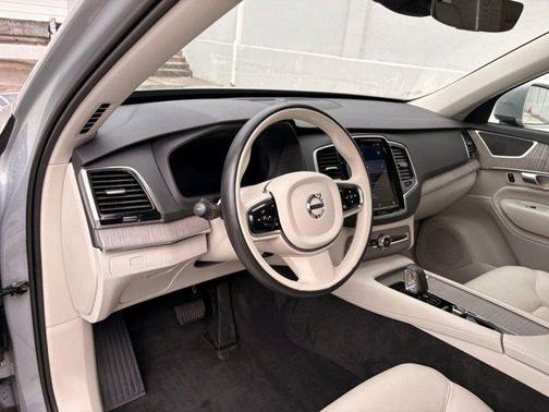 2024 Volvo XC90 B5 Plus Bright Theme