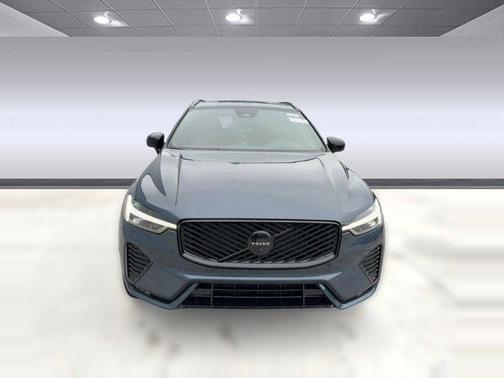 2026 Volvo XC60 B5 Ultra Black Edition