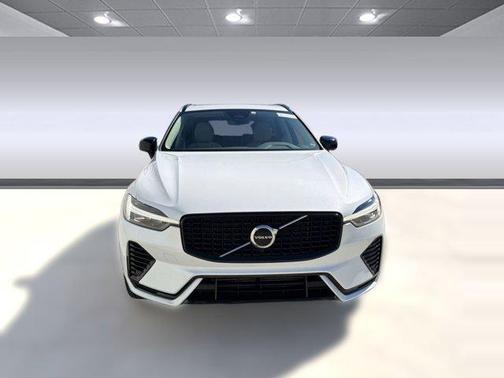 2024 Volvo XC60 Recharge Plug-In Hybrid T8 Core Dark Theme