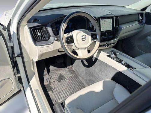 2024 Volvo XC60 Recharge Plug-In Hybrid T8 Core Dark Theme