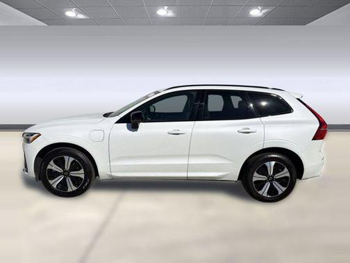 2024 Volvo XC60 Recharge Plug-In Hybrid T8 Core Dark Theme
