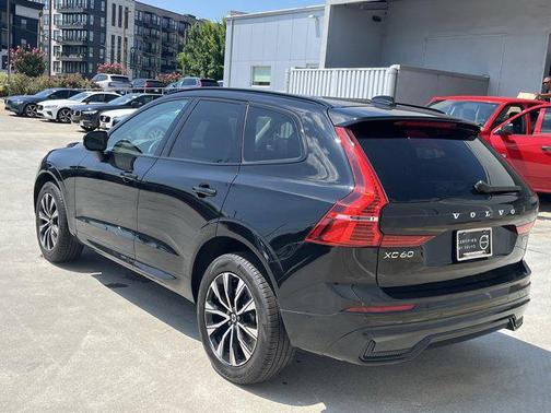 2023 Volvo XC60 B5 Plus Dark Theme