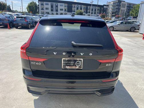 2023 Volvo XC60 B5 Plus Dark Theme