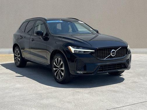 2023 Volvo XC60 B5 Plus Dark Theme