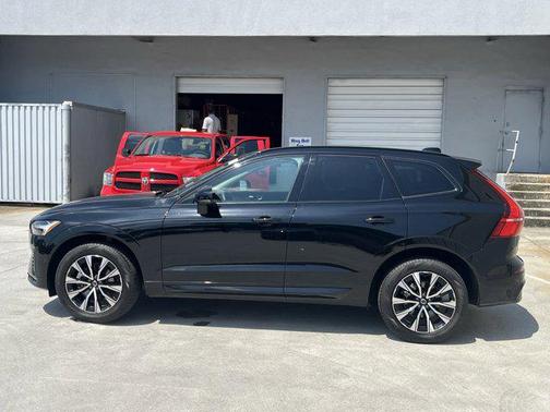 2023 Volvo XC60 B5 Plus Dark Theme