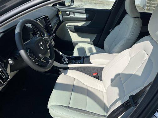 2026 Volvo XC40 B5 Plus