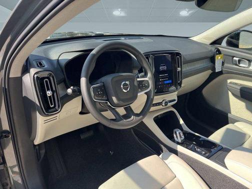 2026 Volvo XC40 B5 Plus