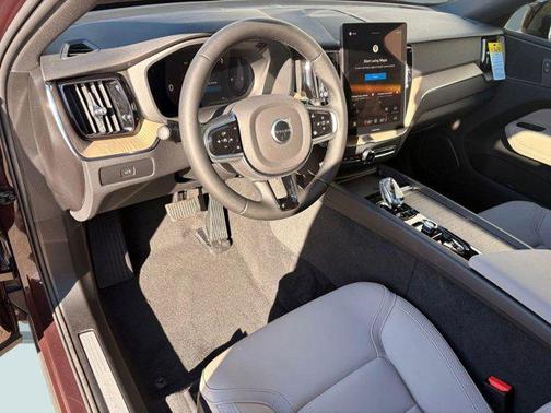 Mulberry Metallic 2026 Volvo XC60 B5 Core