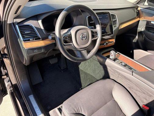 2024 Volvo XC90 B6 Plus Bright Theme 7-Seater