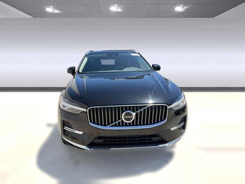 Onyx Black Metallic 2023 Volvo XC60 B5 Plus Bright Theme