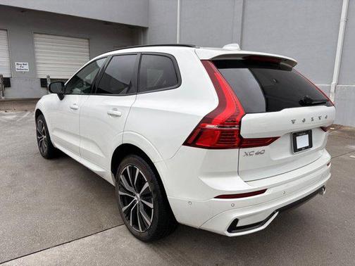2025 Volvo XC60 B5 Plus