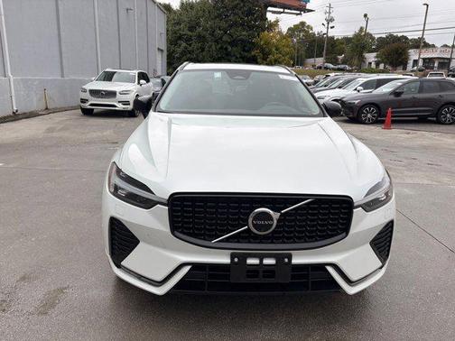 2025 Volvo XC60 B5 Plus