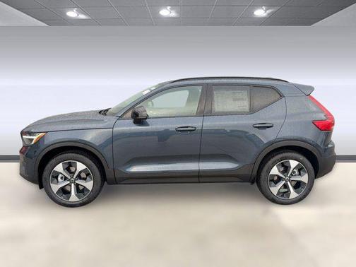 2026 Volvo XC40 B4 Core