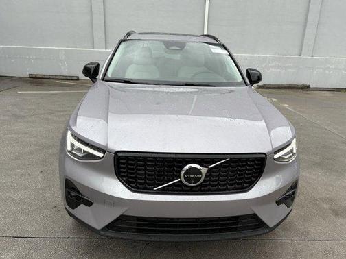 2026 Volvo XC40 B4 Plus