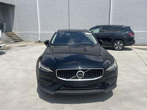 2023 Volvo V60 Cross Country B5 Ultimate