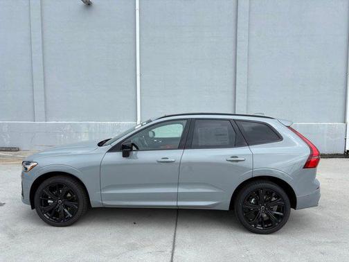 2026 Volvo XC60 B5 Ultra Black Edition