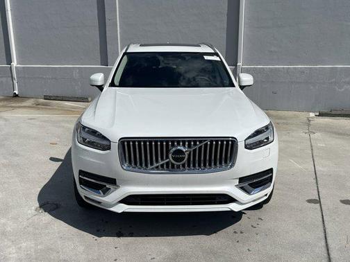 2023 Volvo XC90 B5 Plus