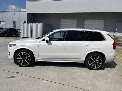 2023 Volvo XC90 B5 Plus