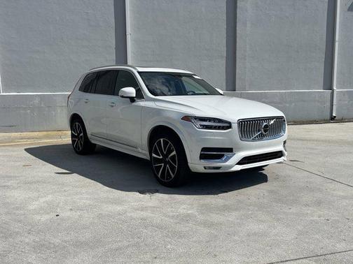 2023 Volvo XC90 B5 Plus