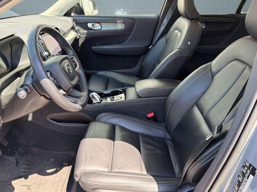 Thunder Grey Metallic 2023 Volvo XC40 B5 Plus Dark Theme