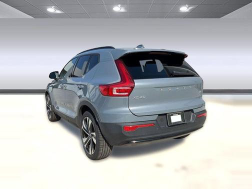 Thunder Grey Metallic 2023 Volvo XC40 B5 Plus Dark Theme